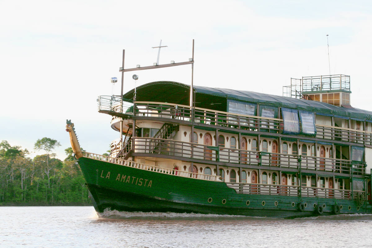 [Image of junglex.com tour boat Amatista]