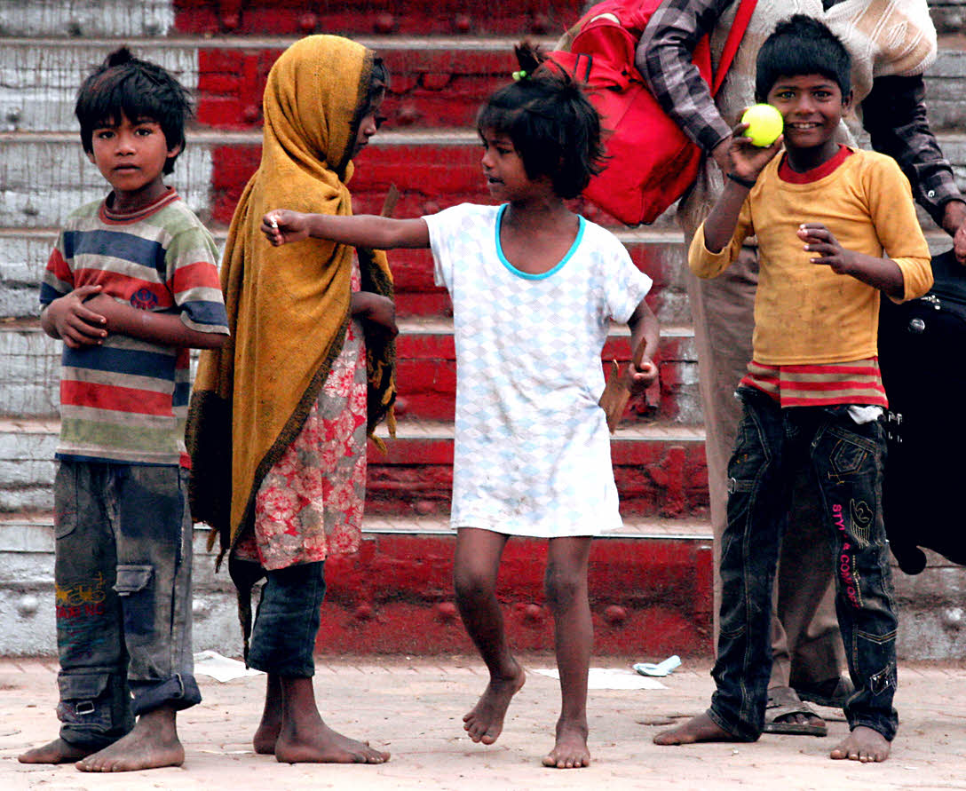 TrainStnKids with ball