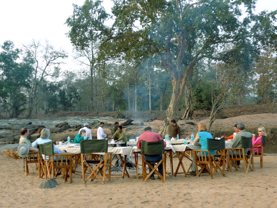 Dining al fresco, Satpura Tiger Reserve