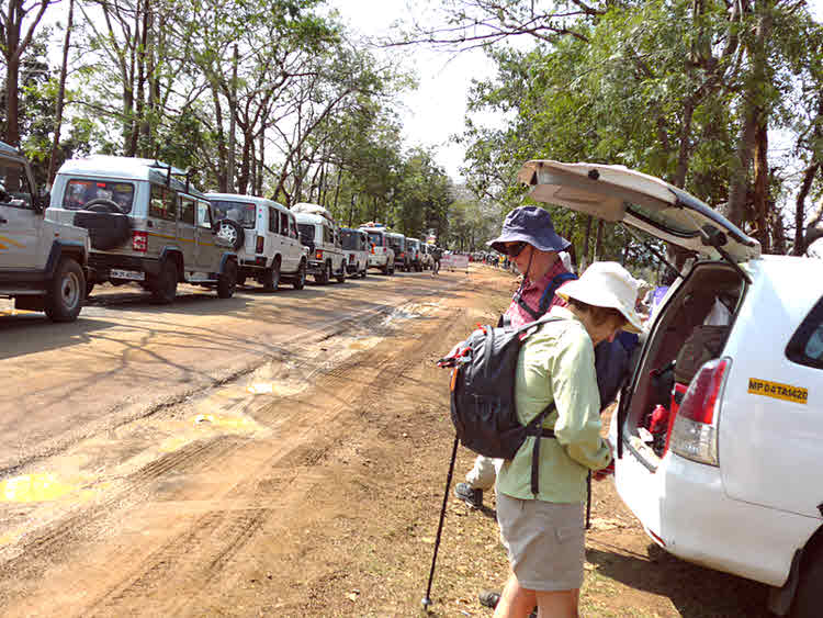 Traffic back up, near Pachmarhi