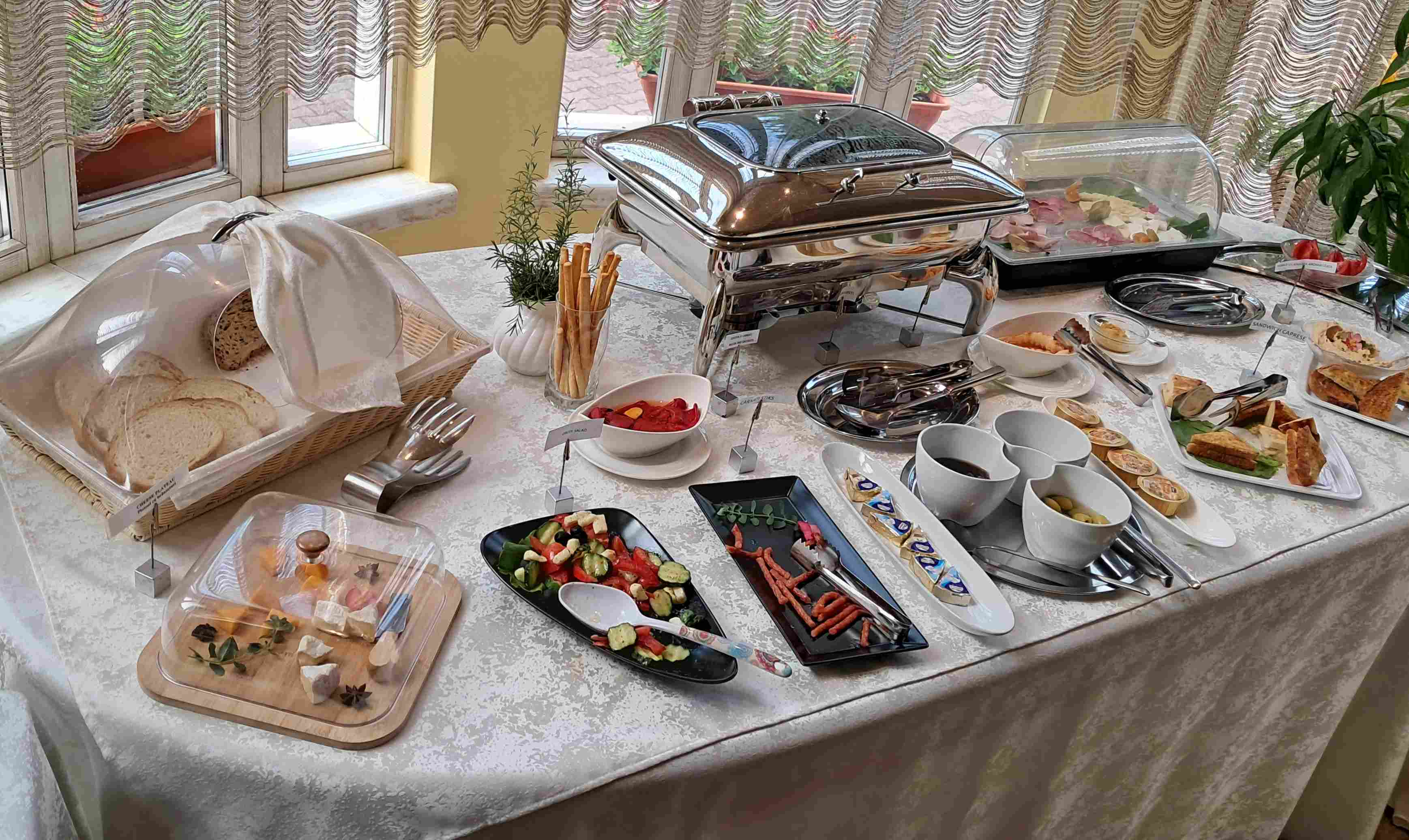 ((image gra/20250725_091144-villa-venus-bkfast-detail-lores.jpg goes here))