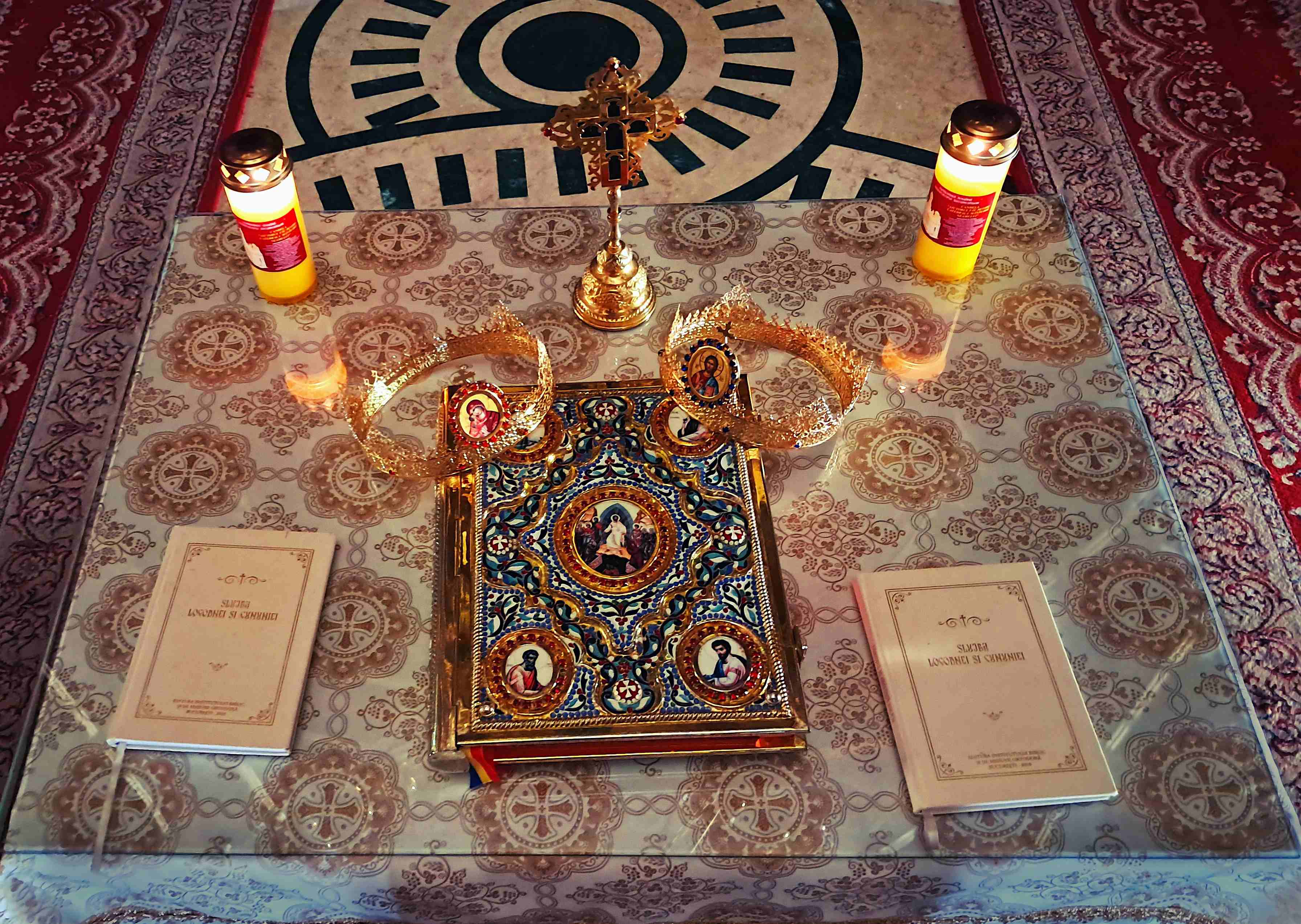 ((image gra/20250726_125410-bible-crowns-lores.jpg goes here))
