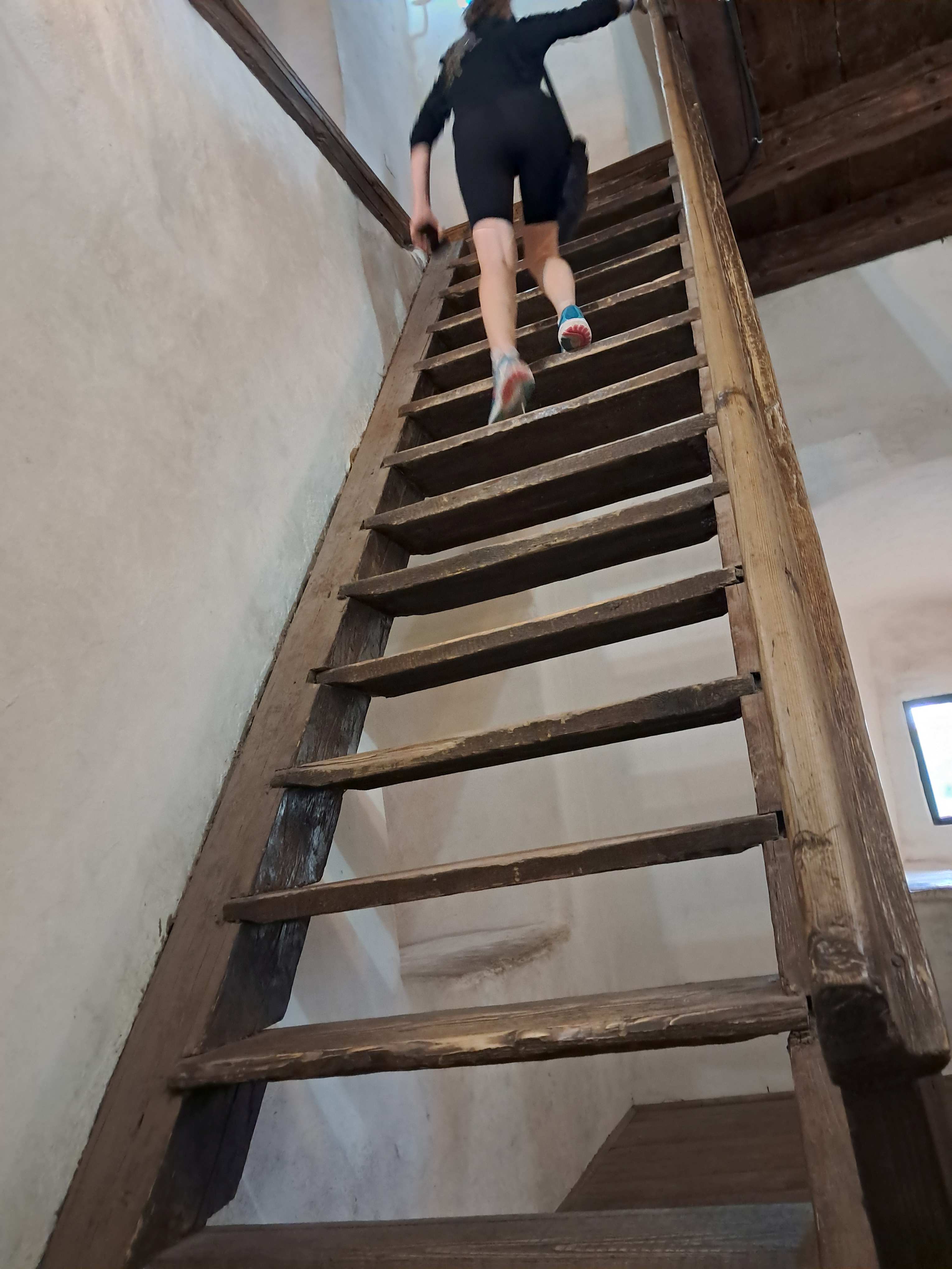((image gra/20250727_181528-h-fort-stairs-lores.jpg goes here))