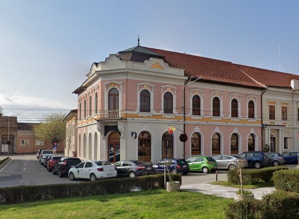 ((image gra/casina-exterior-img-google-streetview.jpg goes here))