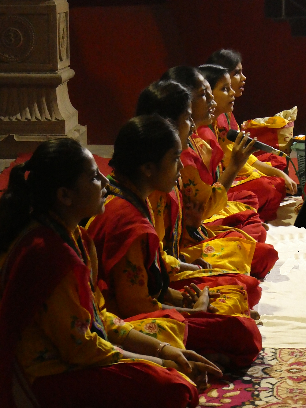 ((image arrti-am-choir-p1020022.jpg goes here))
