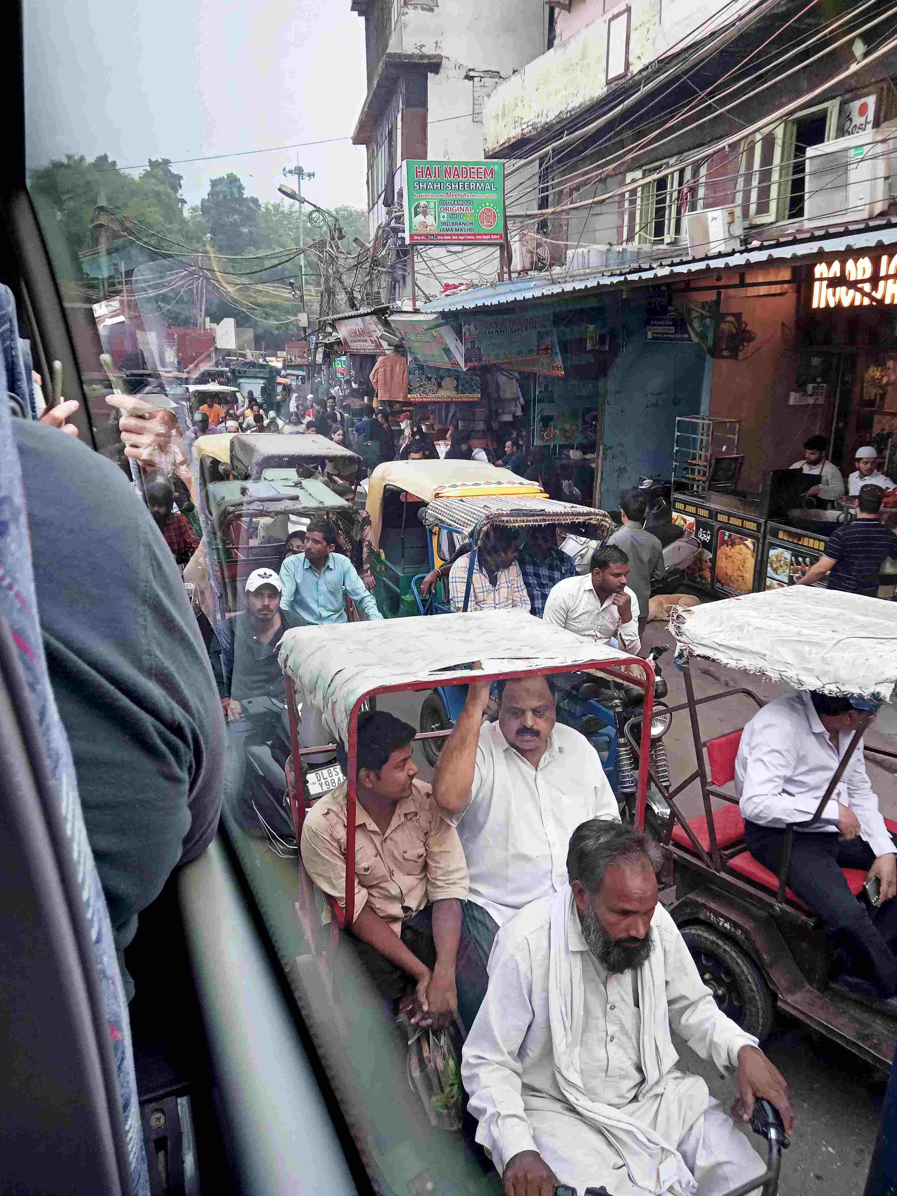 ((image delhi-roads-20231104_154151.jpg goes here))