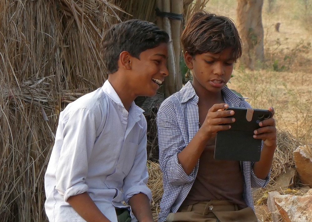 ((image dera-boys-p1010593.jpg goes here))