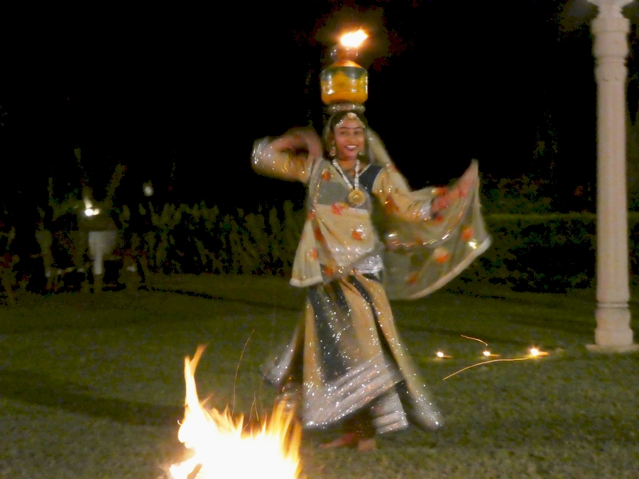 ((image dera-lodge-dance-p1010610.jpg goes here))