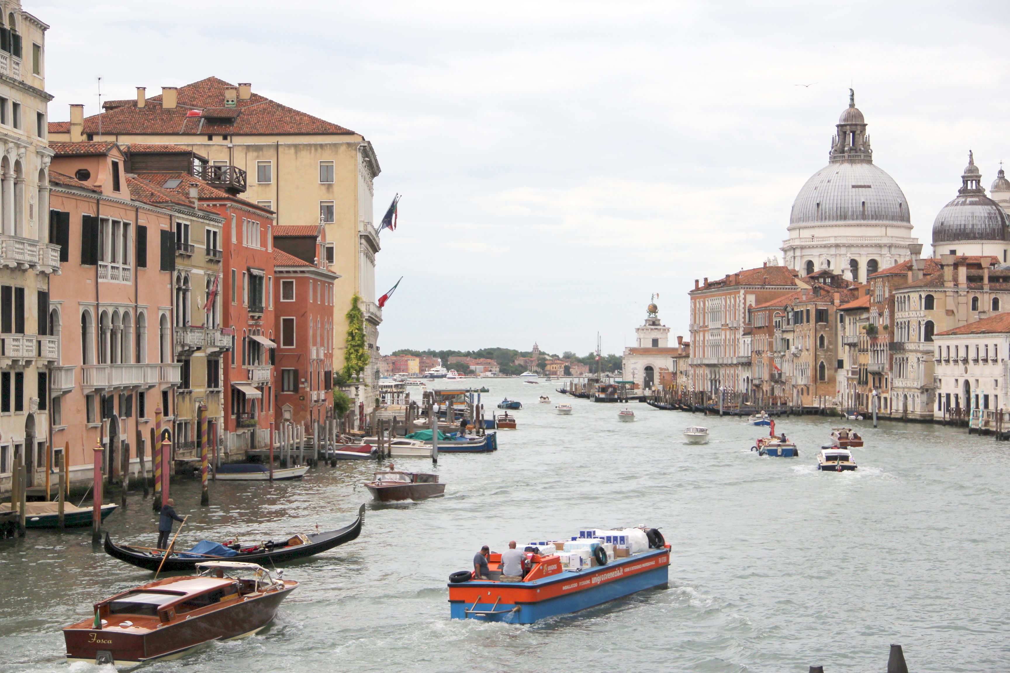 ((image Ven-canal-M2617.jpg should appear here))