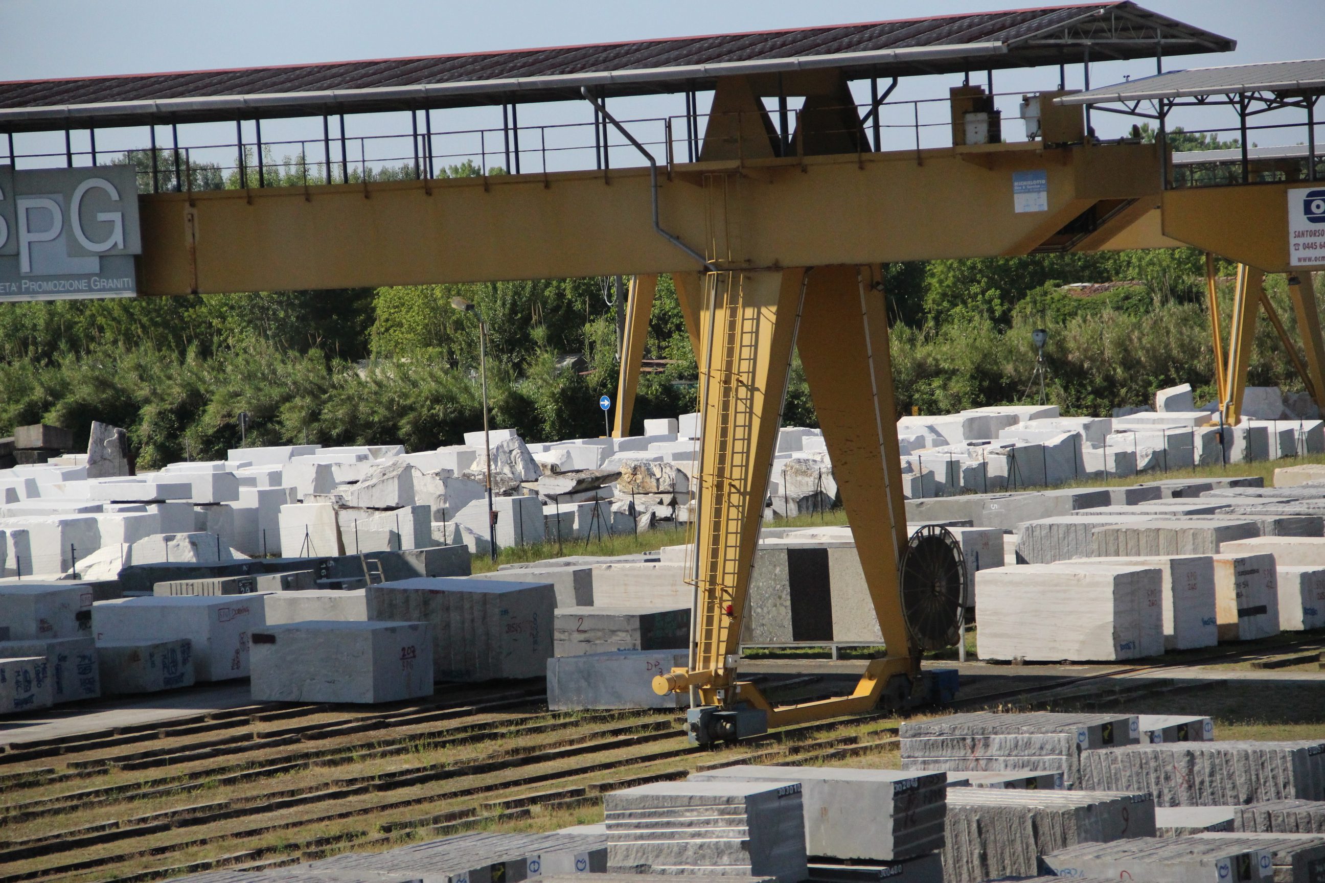 ((image carrara-yard-M2201.jpg should appear here.))