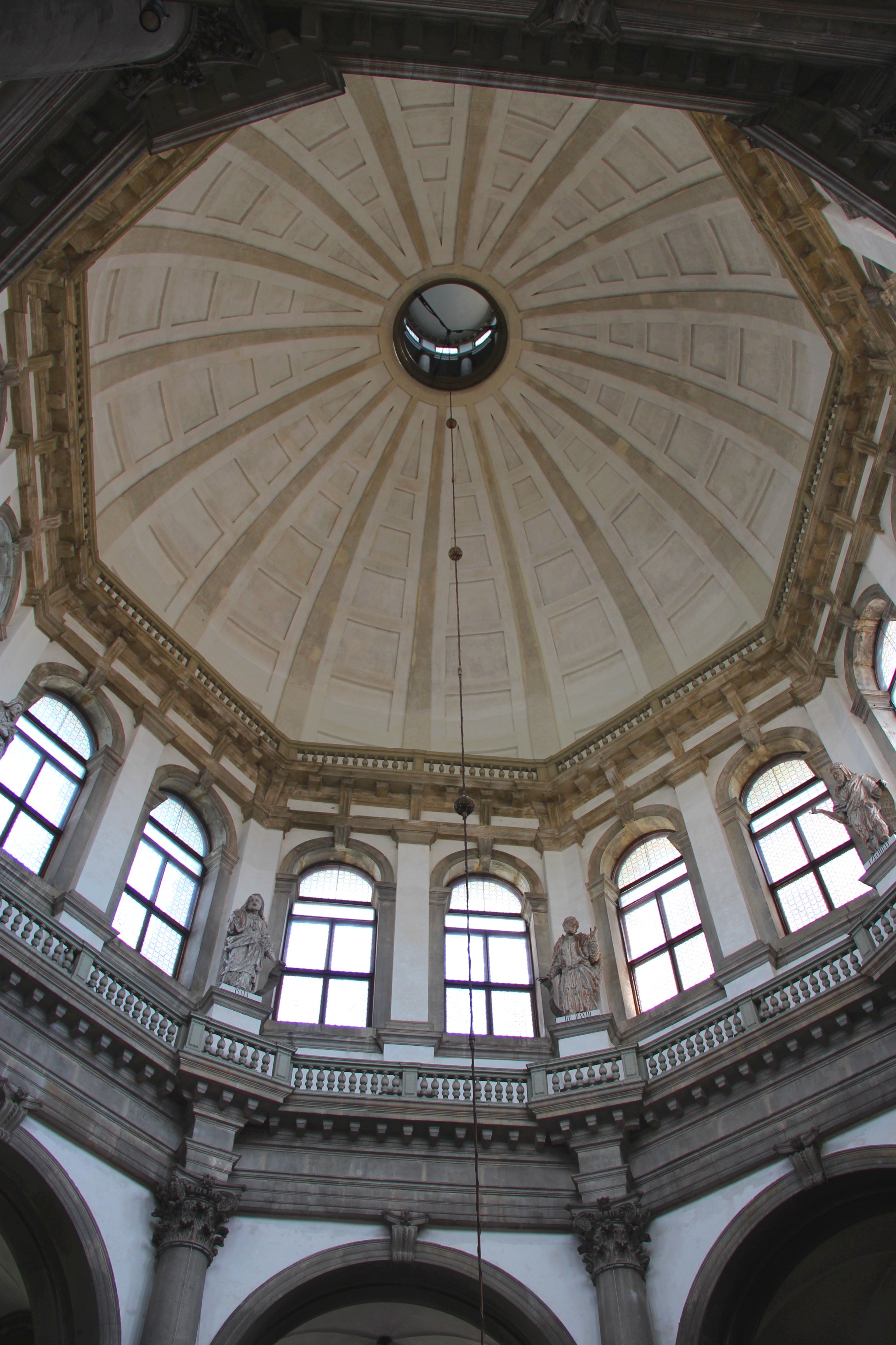 ((image ven-S-Sal-dome-insideM2755.jpg should appear here))